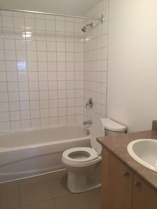 One bedroom apartment (3 ½) all included in centre of Hull - Photo 3