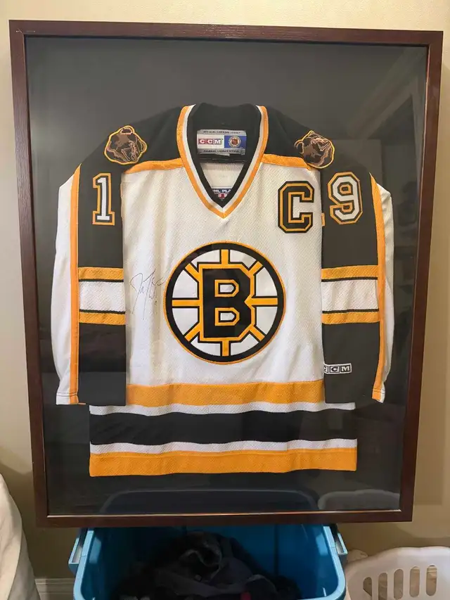 Joe Thornton autographed signed jersey in shadow box