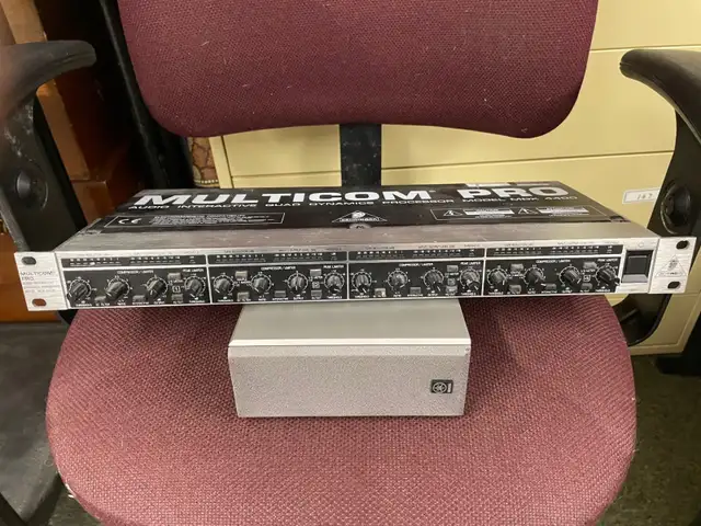 Behringer Multicom Pro MDX4400 dynamics processor
