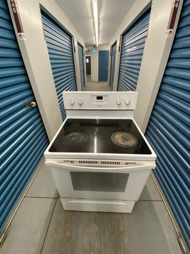 WHITE ELECTRIC GLASS STOVE