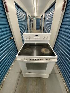 WHITE ELECTRIC GLASS STOVE