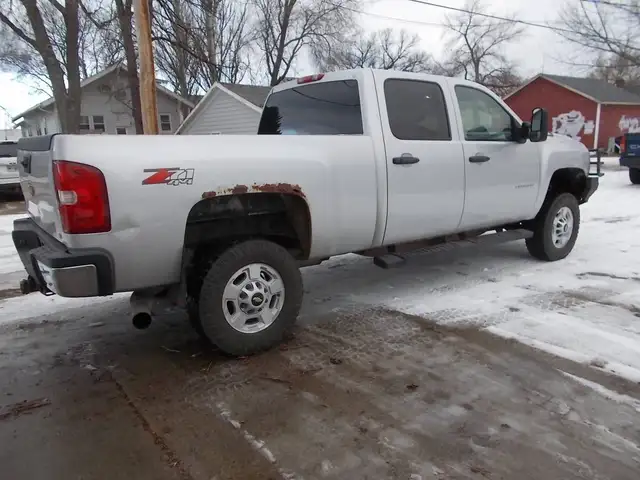 2011 Chevrolet Silverado 2500HD Duramax READ AD FULLY - Photo 2
