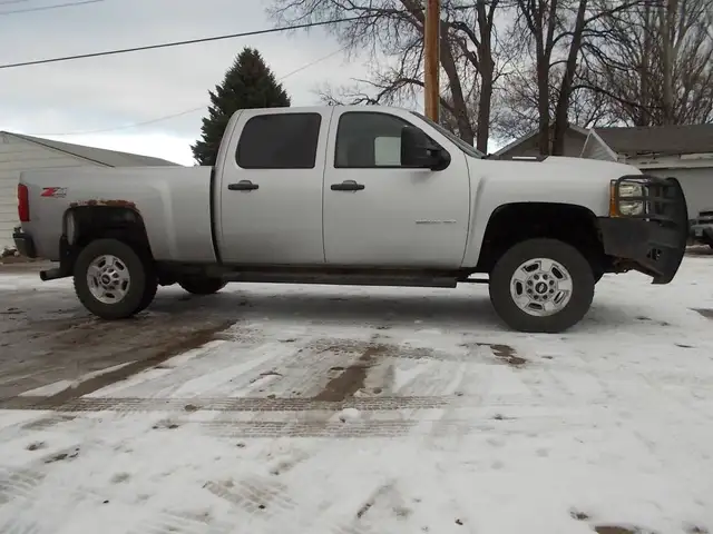 2011 Chevrolet Silverado 2500HD Duramax READ AD FULLY - Photo 3
