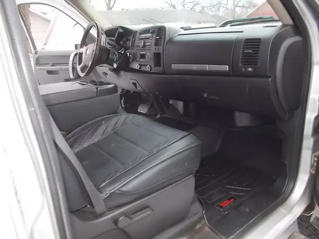 2011 Chevrolet Silverado 2500HD Duramax READ AD FULLY - Photo 8