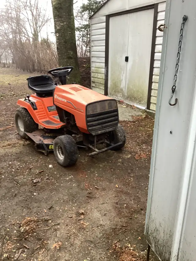 HUSQVARNA LR12 LAWN TRACTOR - Photo 2