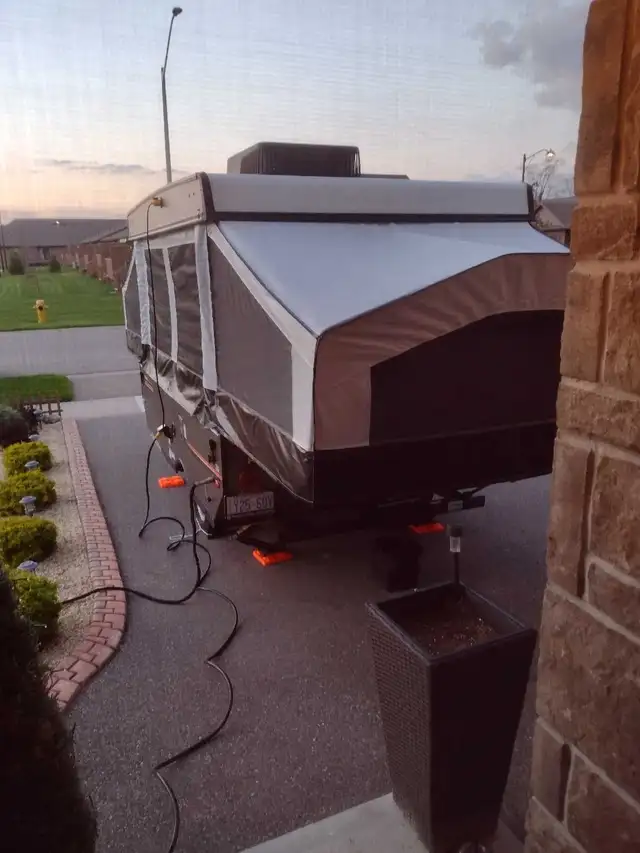 Immaculate pop up camper trailer