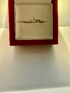 Women's 14K Gold  3 Diamond Engagement Ring~Size 6