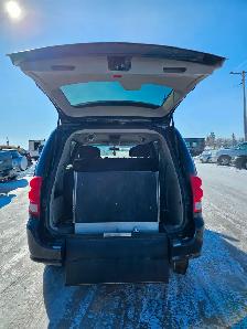 2011 Dodge Grand Caravan c/w Wheelchair Ramp