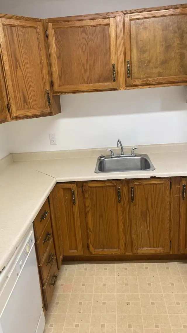 3-Bedroom Apartment Available in Four plex - Photo 2