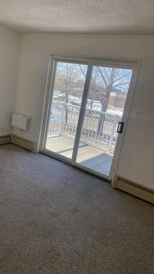 3-Bedroom Apartment Available in Four plex - Photo 3