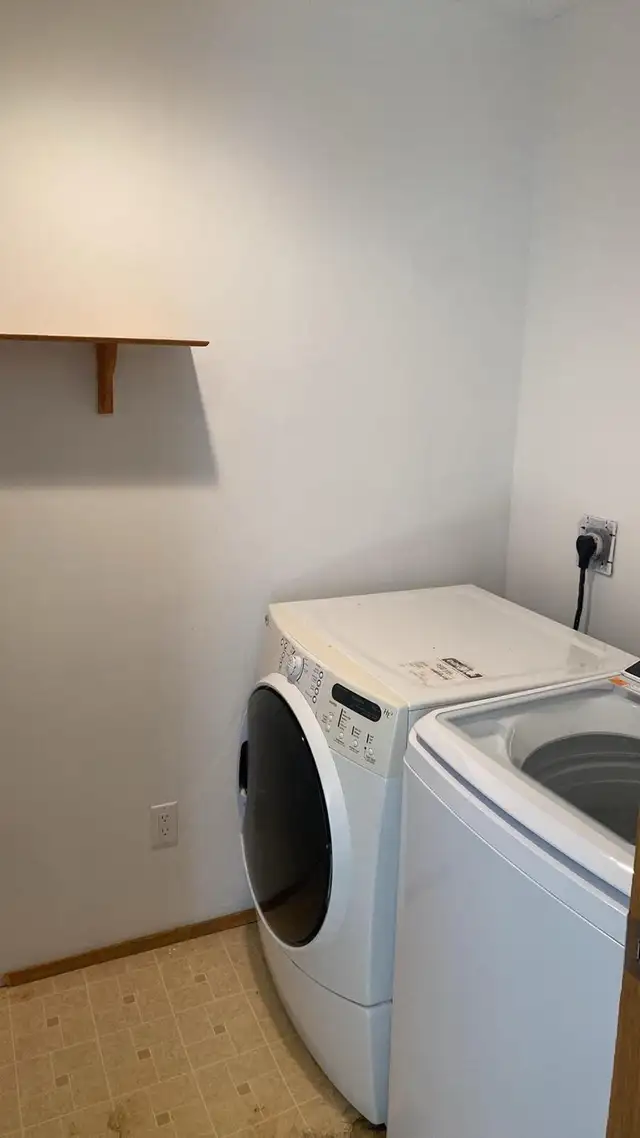 3-Bedroom Apartment Available in Four plex - Photo 5