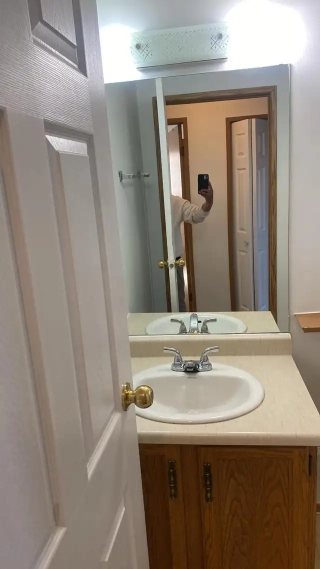 3-Bedroom Apartment Available in Four plex - Photo 7