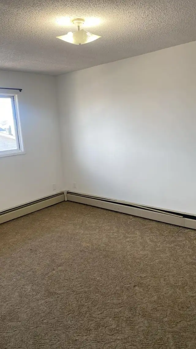 3-Bedroom Apartment Available in Four plex - Photo 10