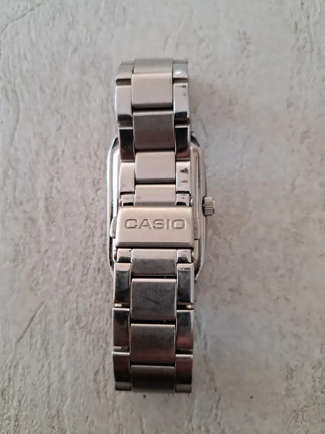 MONTRE CASIO POUR HOMME. M - Photo 4