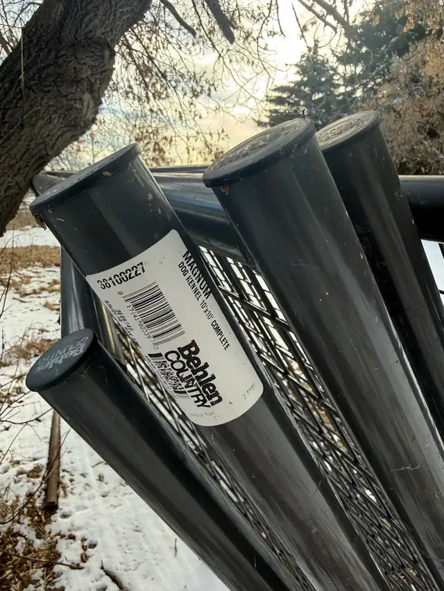 Dog Kennel - Photo 2