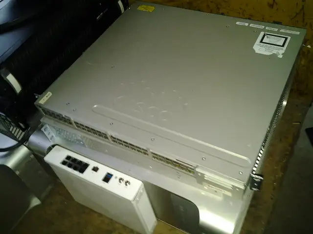 Cisco WS-C3850-48F-S v05 48 Port PoE  Switch 2000  cisco router - Photo 4