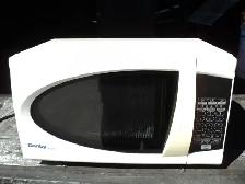Danby 700 Watt Microwave ~ CLEAN & WORKS GREAT ~ $20 Calls Only!