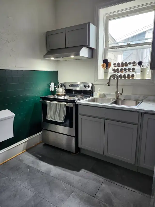 185 Douglas Ave - Furnished 1BR North, Parking, Laundry - Photo 11
