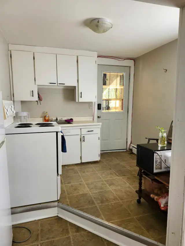 68 St John #2 - 1BR West, Heat Included - Photo 4