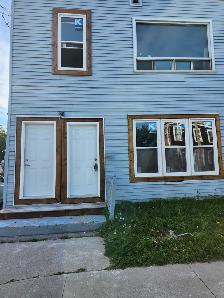 588 Harding W - 3BR West, W/D, close to amenities - Photo 2