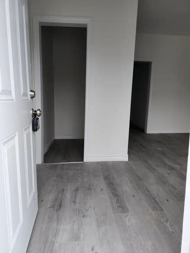 588 Harding W - 3BR West, W/D, close to amenities - Photo 3