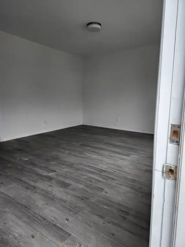 588 Harding W - 3BR West, W/D, close to amenities - Photo 4