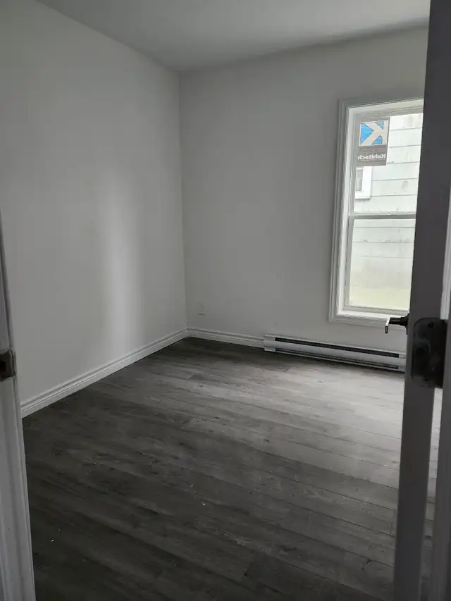 588 Harding W - 3BR West, W/D, close to amenities - Photo 7