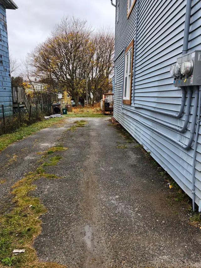 588 Harding W - 3BR West, W/D, close to amenities - Photo 11