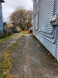 588 Harding W - 3BR West, W/D, close to amenities - Photo 11