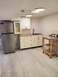 1 Bed  OFFICE Large, Clean, Bright, Priv Ent.