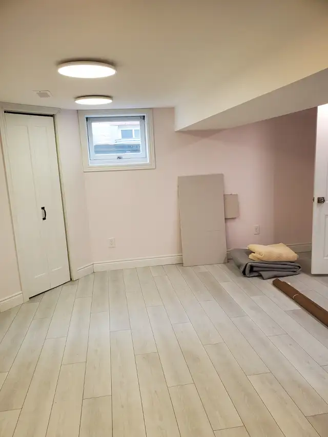 1 Bed  OFFICE Large, Clean, Bright, Priv Ent. - Photo 3