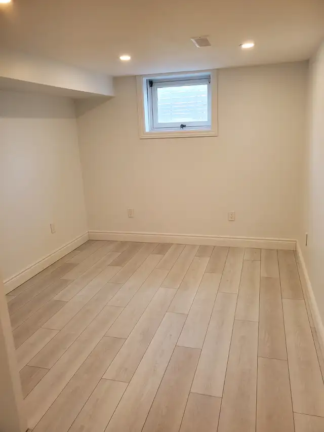 1 Bed  OFFICE Large, Clean, Bright, Priv Ent. - Photo 7