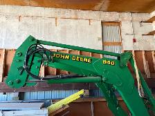 John Deere 840 loader