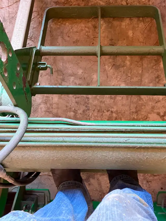 John Deere 840 loader - Photo 4