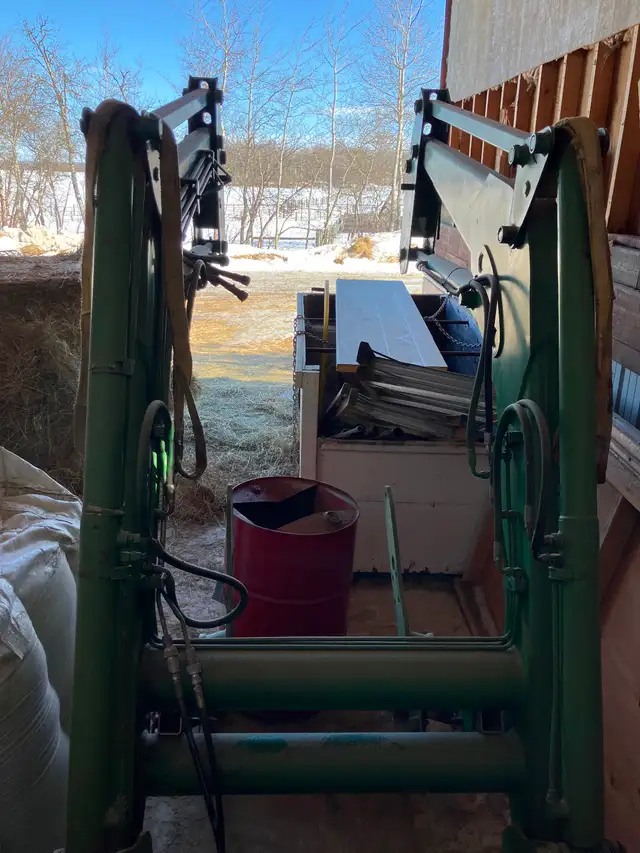 John Deere 840 loader - Photo 5