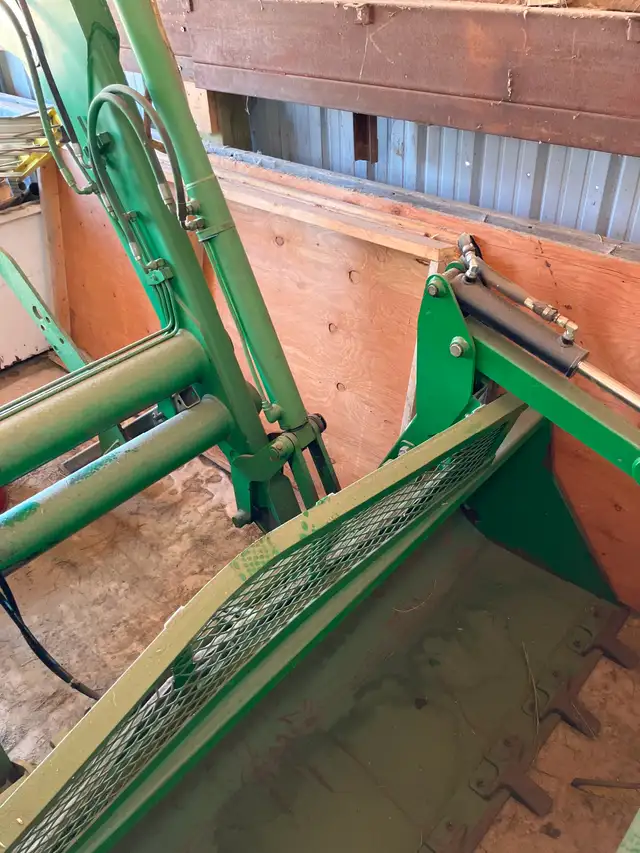 John Deere 840 loader - Photo 6