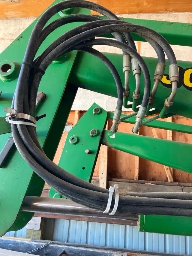 John Deere 840 loader - Photo 7