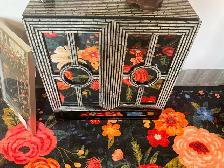 VINTAGE FURNITURE STORE / NORTHERN ONTARIO