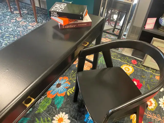 VINTAGE FURNITURE STORE / NORTHERN ONTARIO - Photo 7