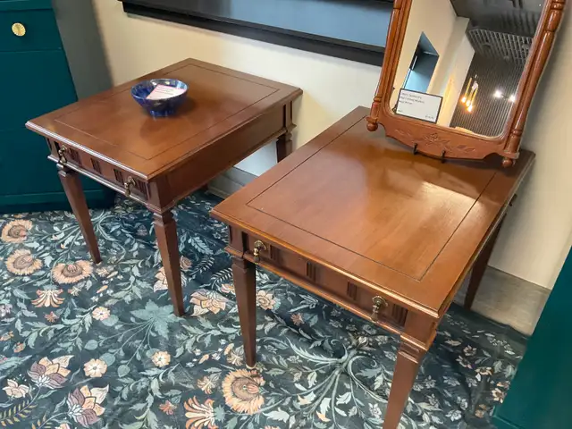 VINTAGE FURNITURE / COFFEE / SIDE TABLES - Photo 2