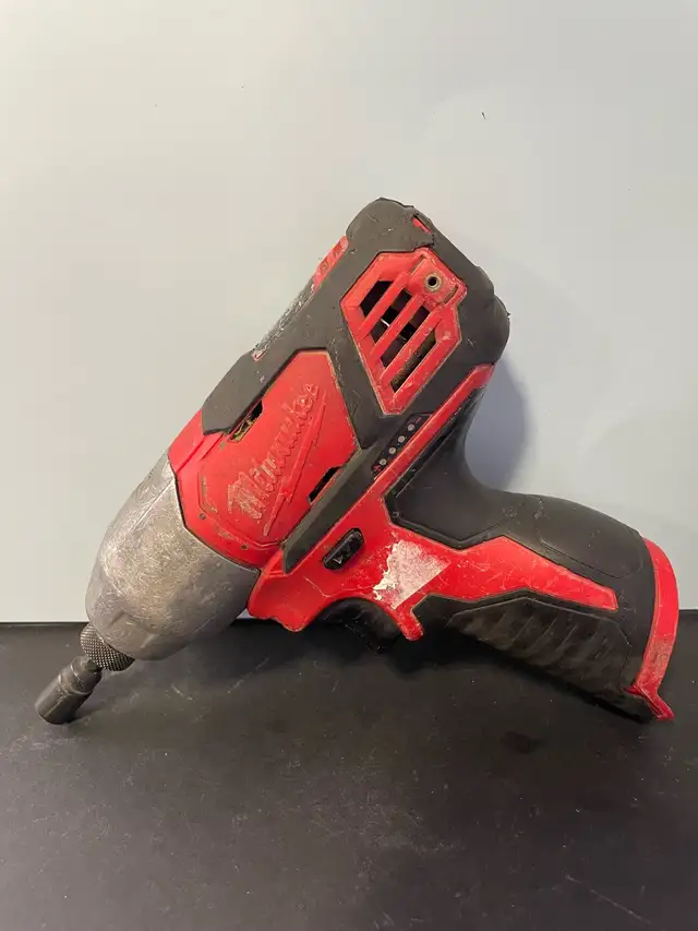 MILWAUKEE M12 IMPACT DRIVER