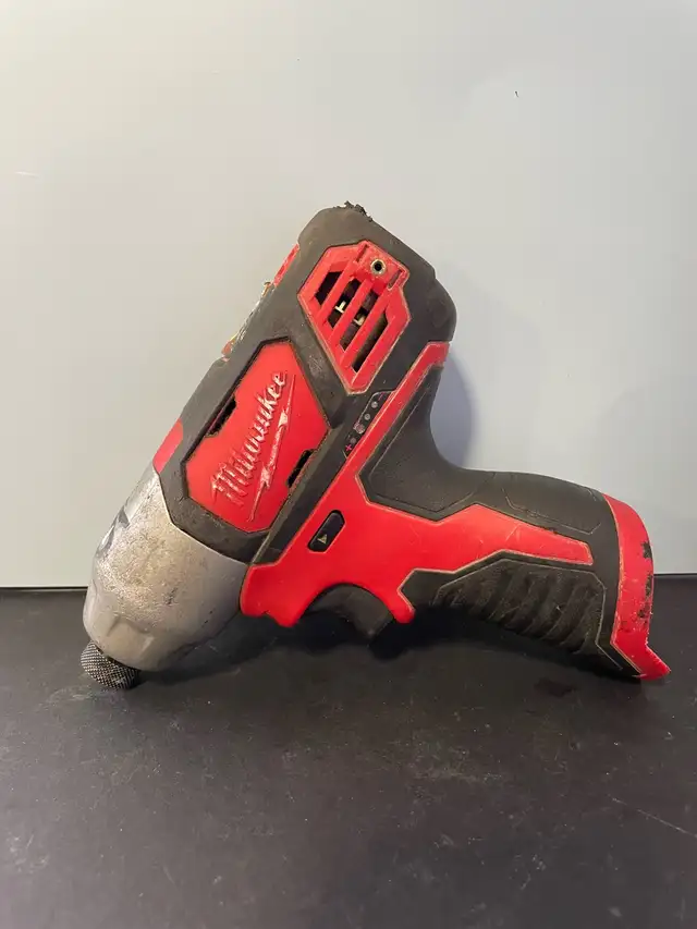 MILWAUKEE 1/4" IMPACT DRIVER 2462-20