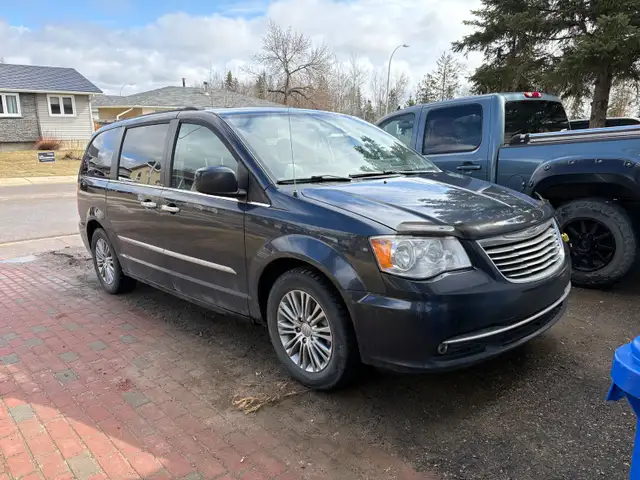 2014 Chrysler Town and Country