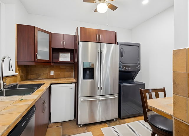 4 ½ rénové – Métro Snowdon – Entièrement meublé - Photo 2