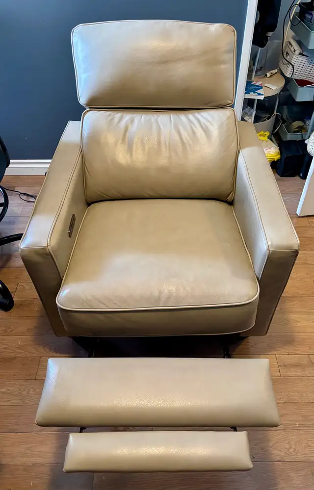 Automatic Recliner - Photo 2