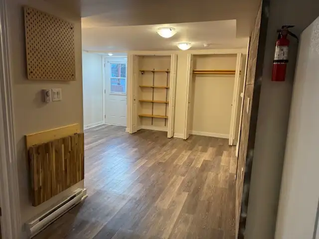 Open concept 2 Bedroom Fairview Flat - Photo 2