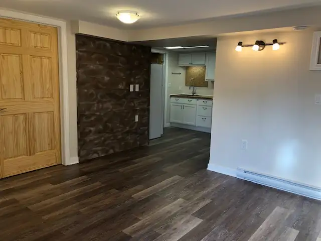 Open concept 2 Bedroom Fairview Flat - Photo 3