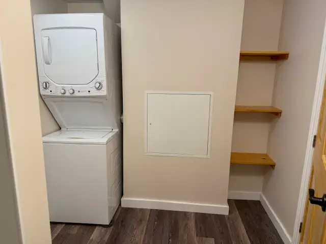 Open concept 2 Bedroom Fairview Flat - Photo 10