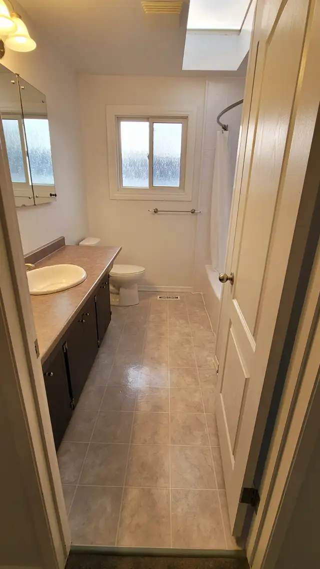 2 Bed, Full Bath, 1010 sq.ft Fully Separate Main Floor for Rent - Photo 6