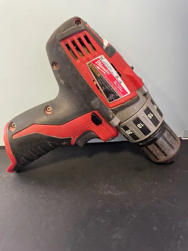 MILWAUKEE 3/8" M12 DRILL DRIVER 2410-20 - Photo 2